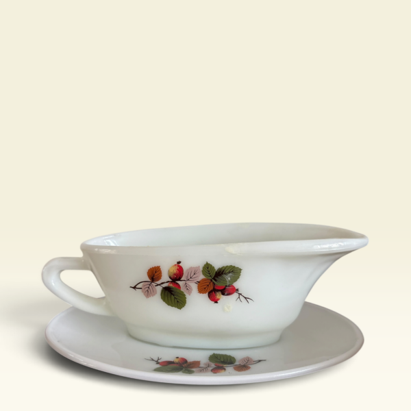 Juskom met schotel 7 + 8 JAJ / Pyrex England met herfstmotief