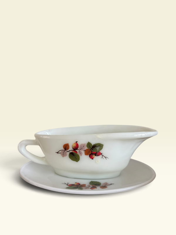 Juskom met schotel 7 + 8 JAJ / Pyrex England met herfstmotief